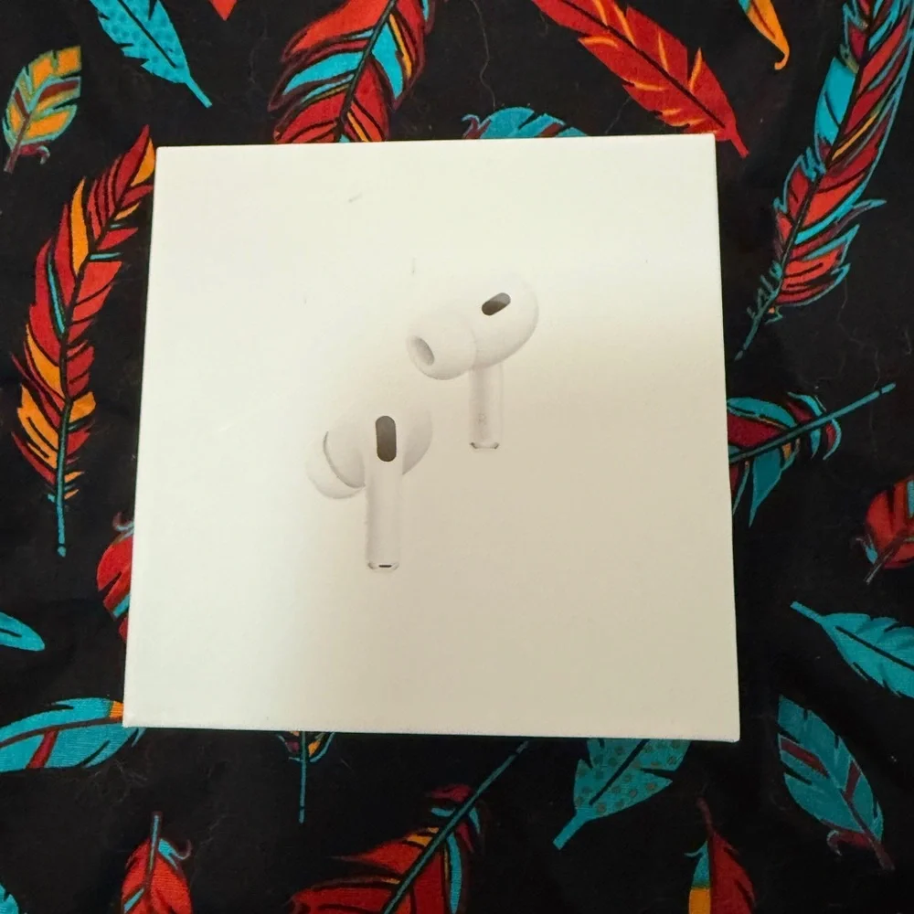 COPY - Apple AirPods Pro with Wireless Charging Case- MISSING Right Bud